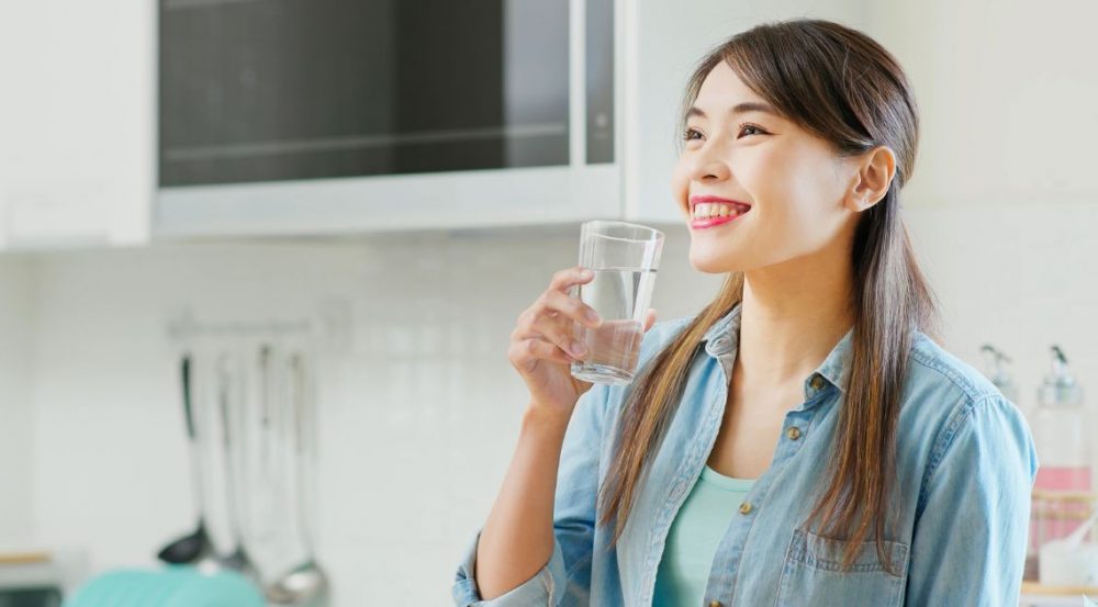 Uống nhiều nước giúp làm loãng dịch nhầy