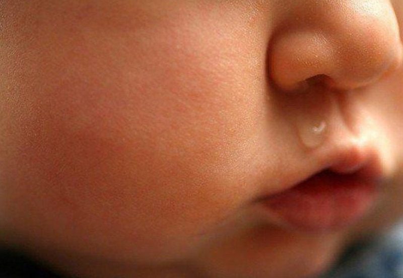 Cách chữa sổ mũi cho trẻ sơ sinh đúng cách