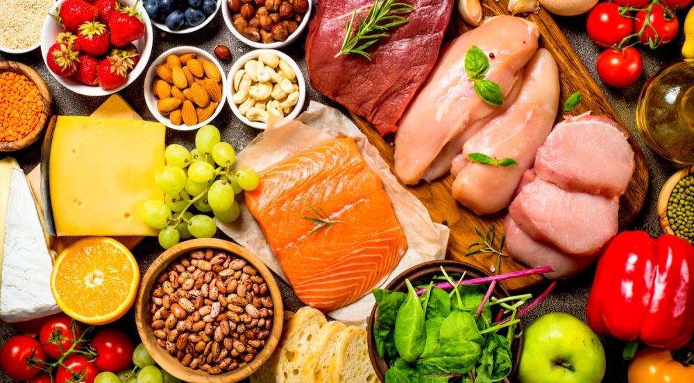 Dinh dưỡng đầy đủ, cân bằng là yếu tố quan trọng trong phòng và điều trị nấm da đầu.