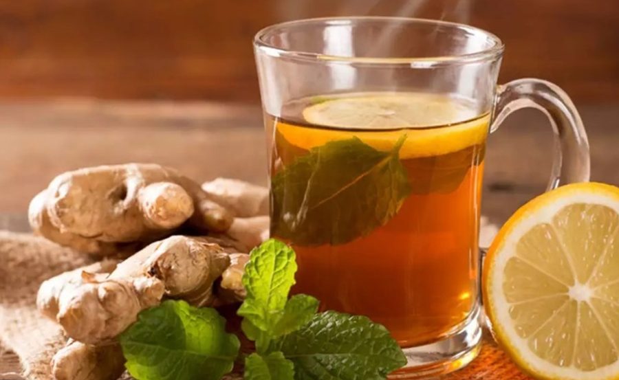 Uống trà nóng giúp khí huyết lưu thông, cải thiện tình trạng nghẹt mũi, sổ mũi cho người lớn