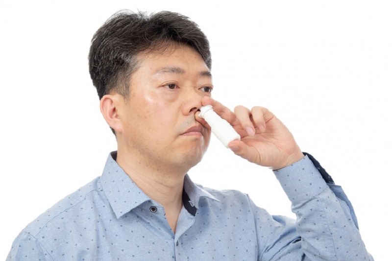 Mạch máu tại niêm mạc mũi co lại nhanh chóng, giúp thông mũi sau khi nhỏ mũi Jazxylo.