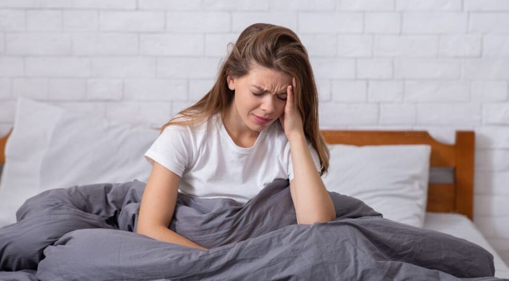 Nghẹt mũi một bên về đêm gây rối loạn giấc ngủ.