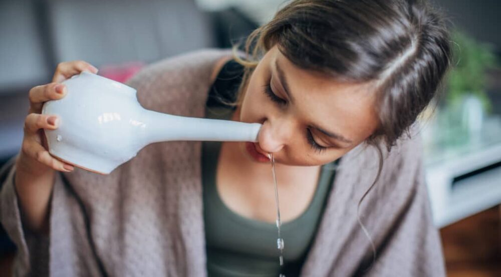 Vệ sinh mũi giúp cải thiện nhanh chóng tình trạng nghẹt mũi khi thời tiết lạnh.