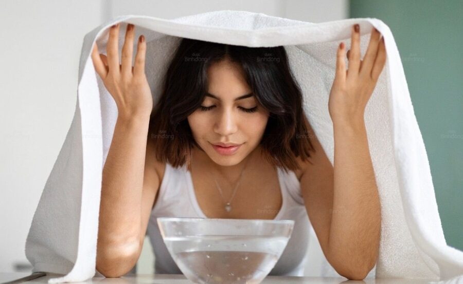 Xông hơi bằng tinh dầu là giải pháp hỗ trợ cải thiện tình trạng nghẹt mũi ở người lớn