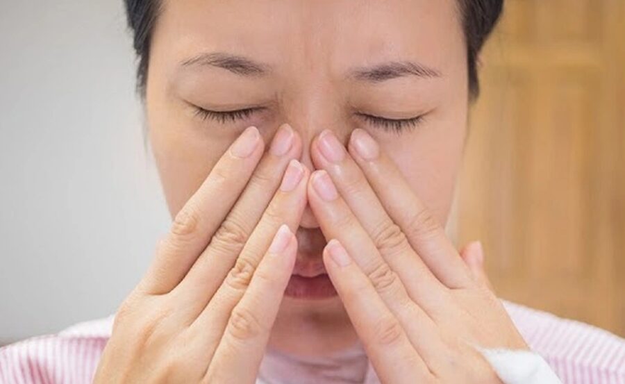 Nghẹt mũi kéo dài dai dẳng nên đi kiểm tra để xác định nguyên nhân