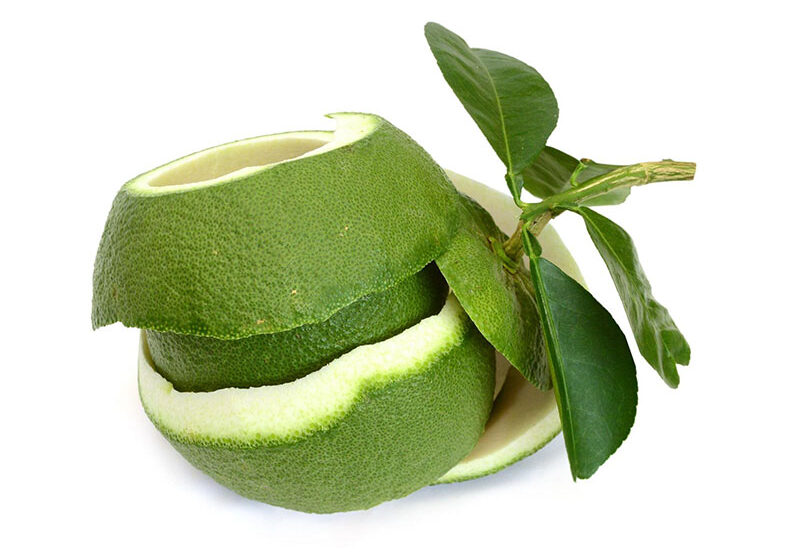 Vỏ bưởi là nguyên liệu hay gặp trong dầu gội tự nấu