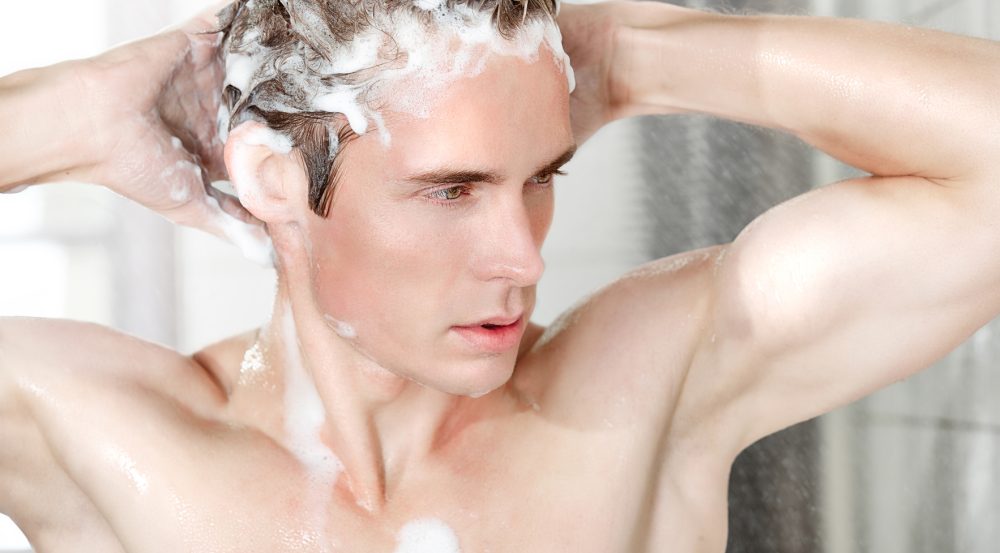 Nam giới nên ưu tiên chọn các dầu gội sạch gầu cho nam hiệu quả