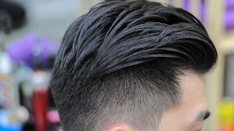 Hạn chế vuốt keo giúp cải thiện gàu ở nam giới.