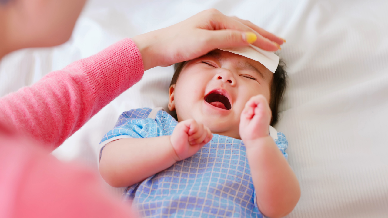 Nghẹt mũi một bên luân phiên có thể nguy hiểm nếu kèm theo sốt, khó ngủ, ngưng thở khi ngủ…