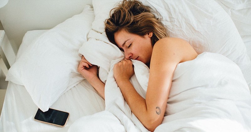 Tư thế nằm sai có thể khiến bạn bị nghẹt mũi 1 bên.