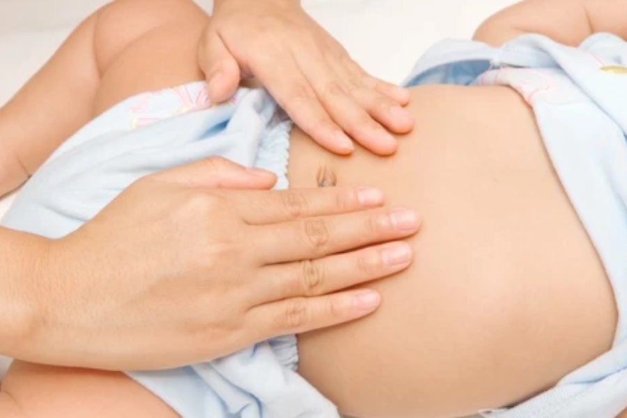 cach-chua-chuong-bung-day-hoi-o-tre-nho-2