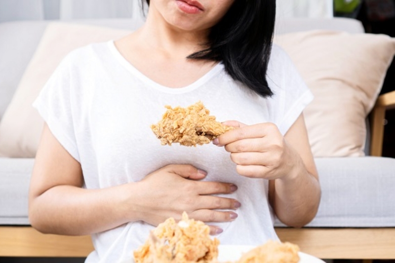 cach-tri-day-bung-kho-tieu-tai-nha-1