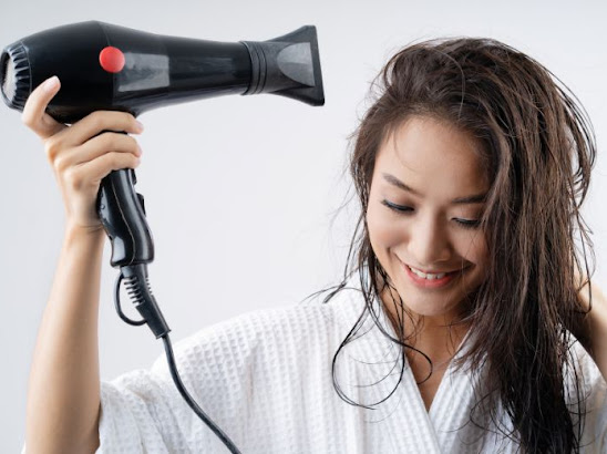 Tránh để tóc ướt khi đi ngủ