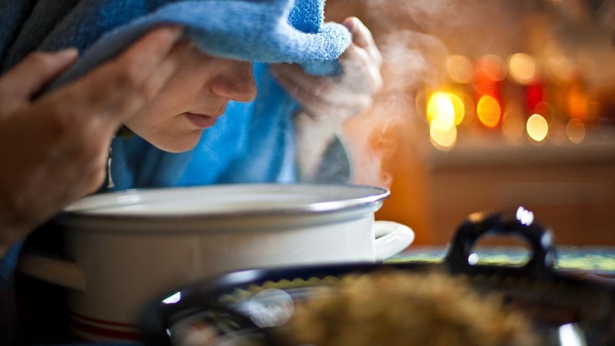 Xông hơi bằng nước nóng là mẹo chữa nghẹt mũi ngay lập tức đơn giản tại nhà