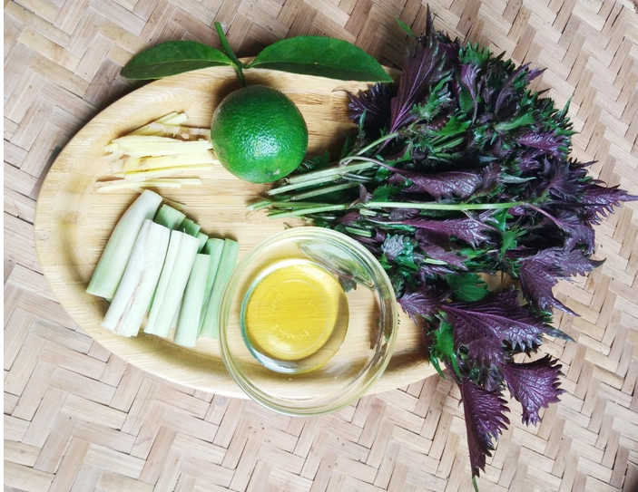 Lá mơ, gừng, tía tô có tác dụng hỗ trợ hô hấp và làm ấm đường thở giúp chữa nghẹt mũi cho trẻ nhỏ hiệu quả