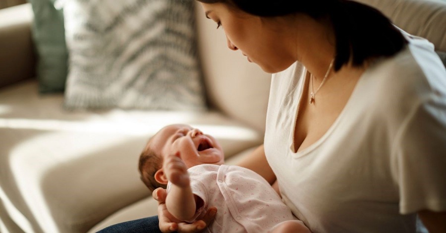 be-2-thang-tuoi-bi-tao-bon-1