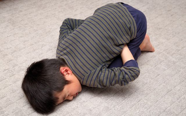 be-2-tuoi-bi-tao-bon-4