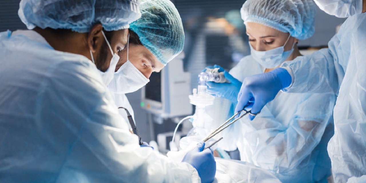 Phẫu thuật là một trong các cách điều trị viêm xoang