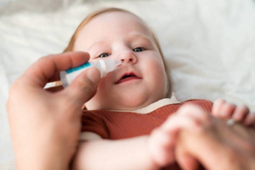 Cách xịt mũi cho trẻ đúng cách như nào?