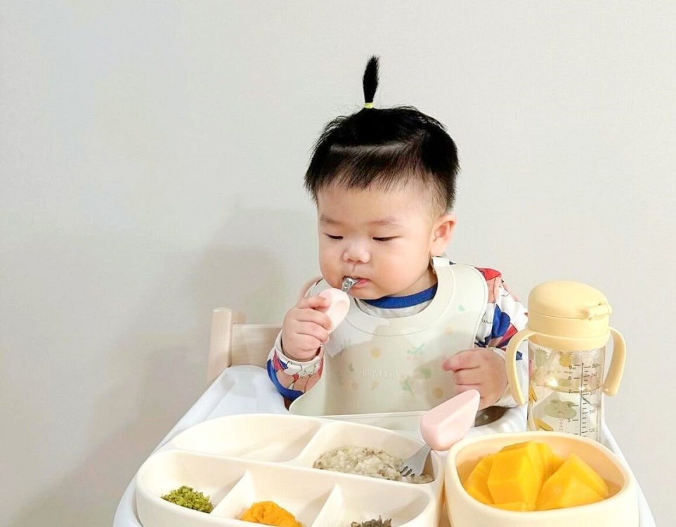 be-6-thang-khong-chiu-an-dam-phai-lam-sao-2