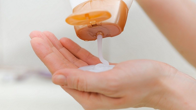 Dầu gội đặc trị giúp loại bỏ nấm, giảm viêm và ngăn gàu tái phát.