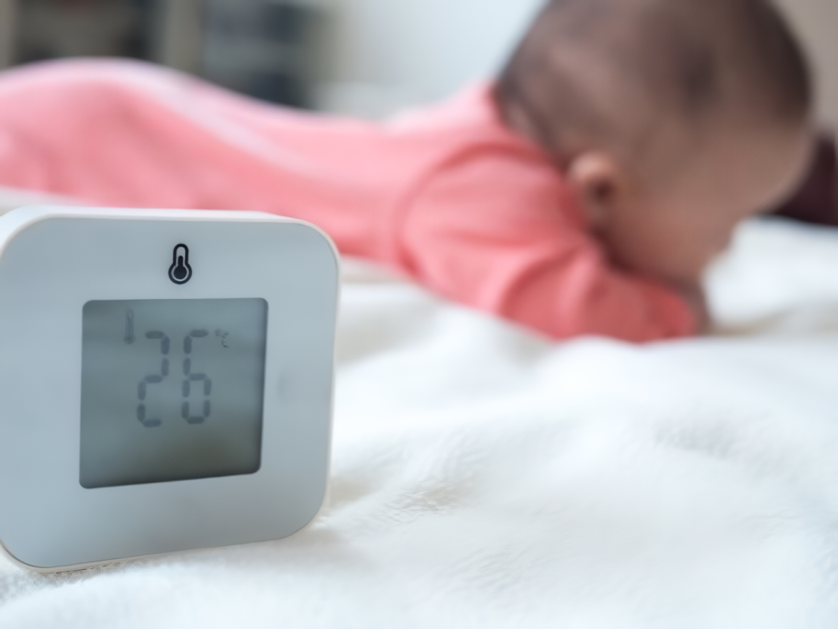 Bé cần ở môi trường có độ ẩm thích hợp tránh vi khuẩn gây bệnh phát triển