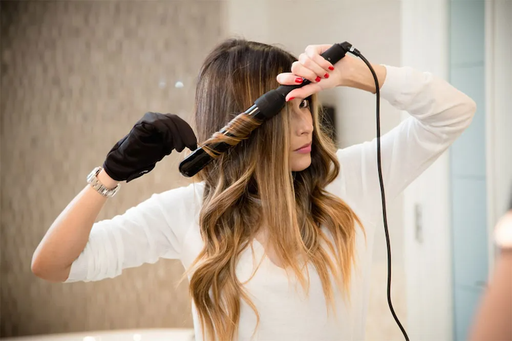 Tóc tiếp xúc với nhiệt quá lâu sẽ phá vỡ cấu trúc của tóc