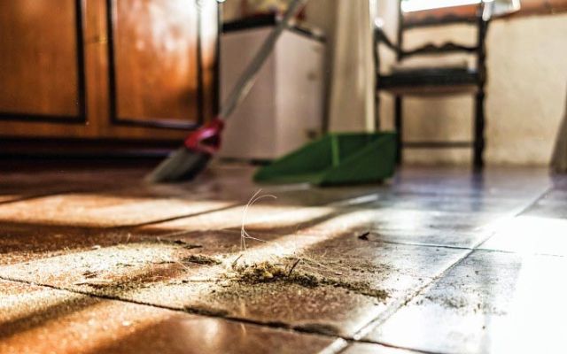 Cần kiểm soát vệ sinh trong phòng để phòng chống mạt bụi