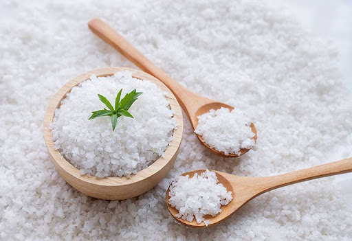 Cách trị gàu mảng bằng muối là phương pháp được nhiều người tin tưởng