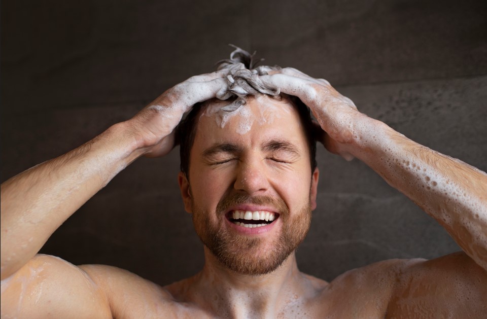 Cách trị gàu mùa đông bằng cách gội đầu “chuẩn”