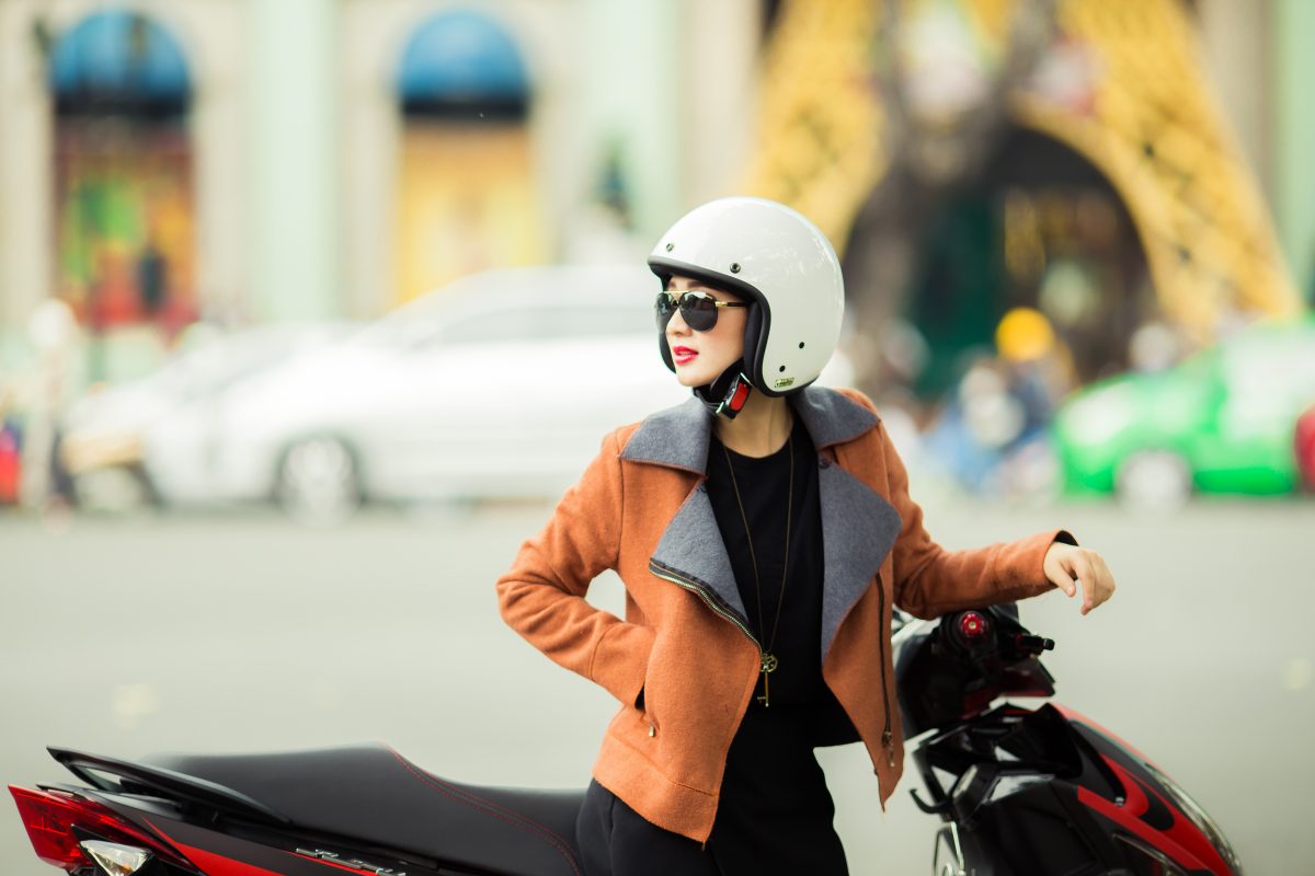 Thiếu thông thoáng là nguyên nhân đầu nhiều gàu khiến dầu thừa và tế bào chết tích tụ gây ngứa và gàu.