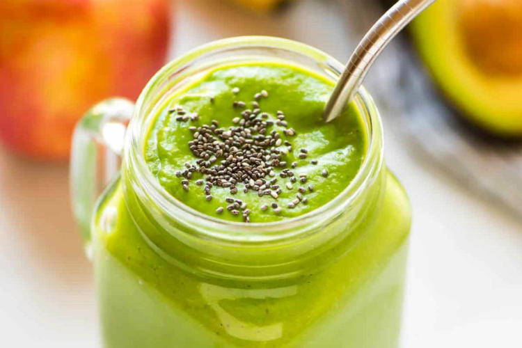 Bơ và hạt chia là combo vàng giúp tóc mềm, khỏe và mọc nhanh.