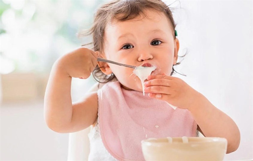 dung-dich-ve-sinh-cho-be-gai-1-tuoi-6