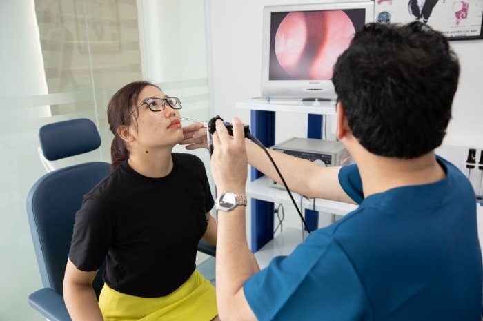 Nghẹt mũi kéo dài hoặc kèm triệu chứng nặng cần được bác sĩ đánh giá và điều trị đúng nguyên nhân.