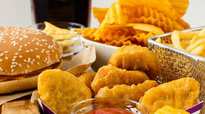 nguoi-gia-bi-tao-bon-nen-an-gi-5