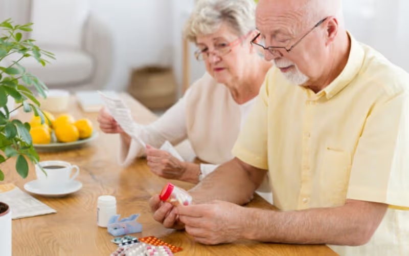 nguoi-gia-bi-tao-bon-nen-uong-thuoc-gi-6