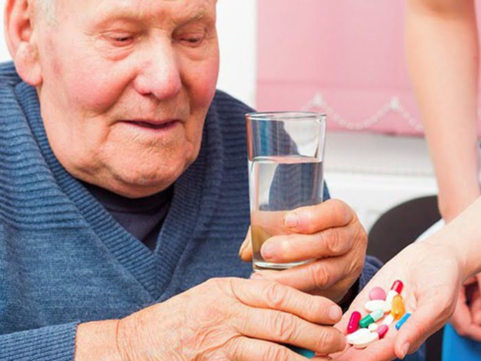 nguyen-nhan-gay-tao-bon-o-nguoi-cao-tuoi-5