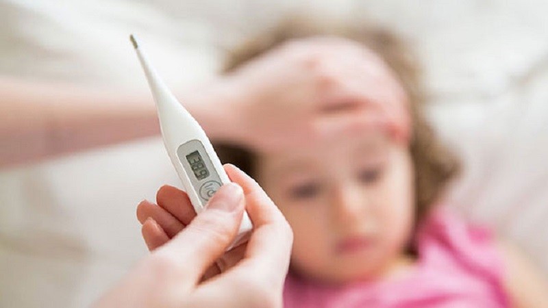 Nên thận trọng khi niêm mạc mũi bị sưng đỏ kèm sốt cao