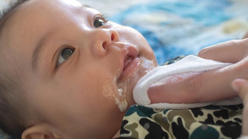 tre-so-sinh-bi-tro-sua-4