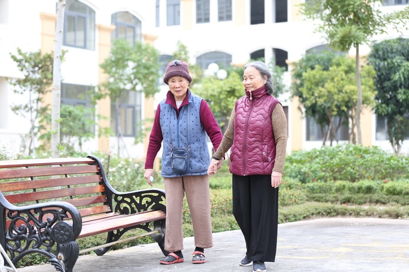 trieu-chung-tao-bon-o-nguoi-gia-4