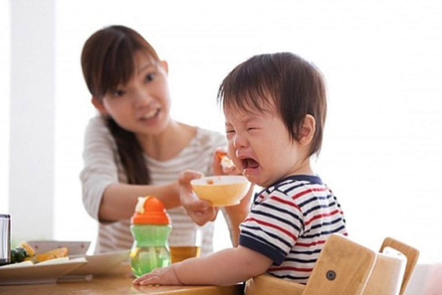 tre-2-tuoi-bieng-an-nen-bo-sung-gi-5