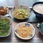 tre-so-sinh-bi-di-ngoai-me-nen-an-gi-2