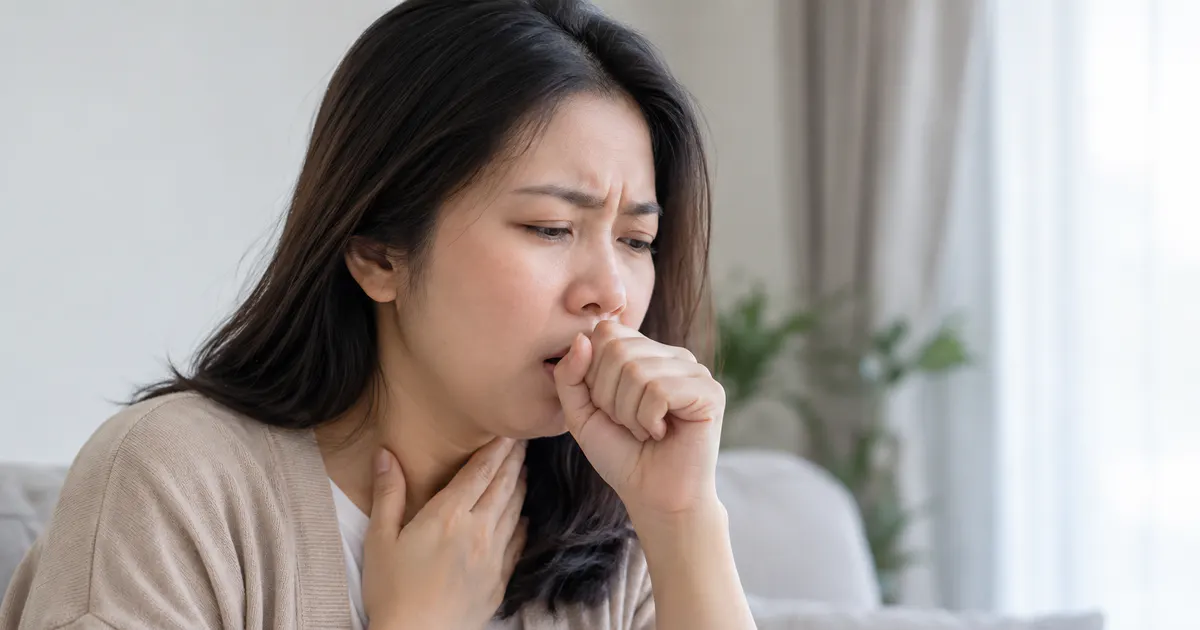 Người bệnh ho và khàn tiếng có thể liên quan đến kích thích do trào ngược
