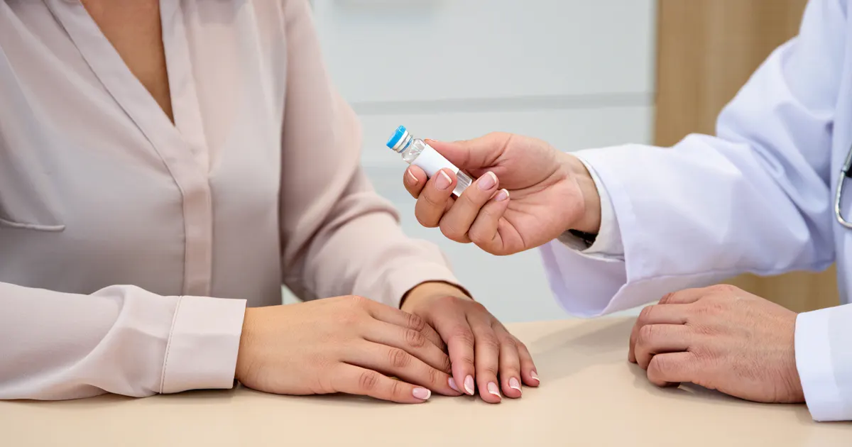Thuốc bôi viêm nang lông vùng kín và chăm sóc vùng da bên ngoài an toàn