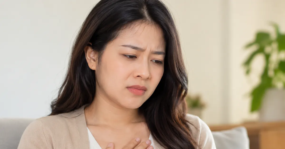 Biểu hiện trào ngược dạ dày thực quản với cảm giác nóng rát vùng ngực ở người trưởng thành