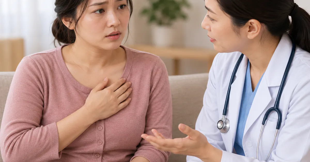 Mẹ trao đổi với nhân viên y tế khi có dấu hiệu viêm sau nứt núm vú