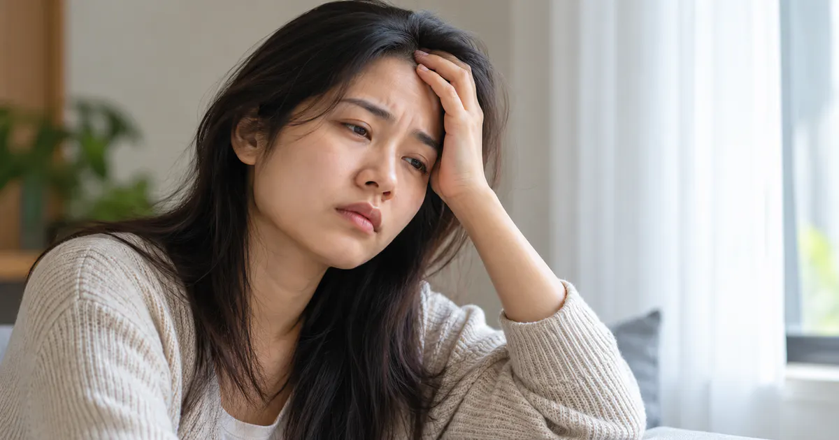 Người trưởng thành nghỉ ngơi vì cơ thể mệt mỏi uể oải không rõ nguyên nhân