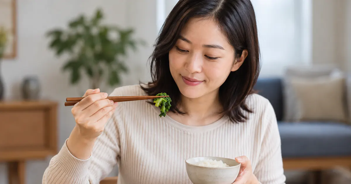 Ăn khẩu phần vừa phải và ngồi thẳng để hỗ trợ giảm khó chịu