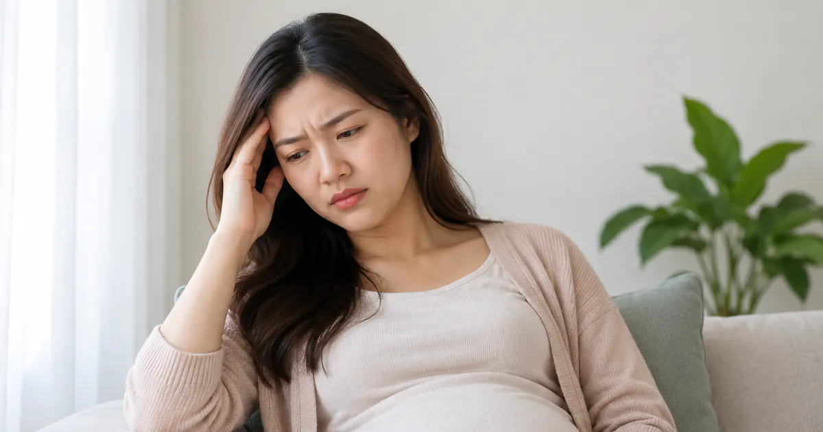 Mẹ bầu nghỉ ngơi và theo dõi khi mang thai bị đau đầu có nguy hiểm không