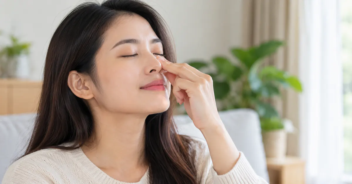 Người lớn áp dụng mẹo làm giảm nghẹt mũi an toàn tại nhà